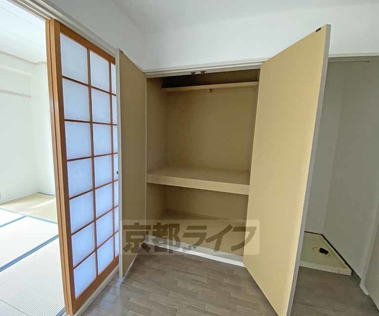 収納　奥行きのあるクローゼットです。