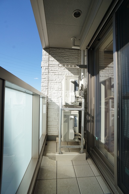 バルコニー　お天気のいい日は洗濯物も気持ちよく干せますね！