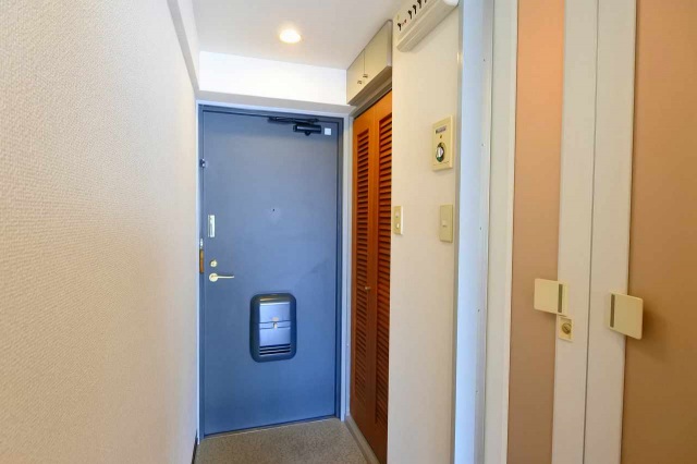 玄関　同物件別号室の写真です。