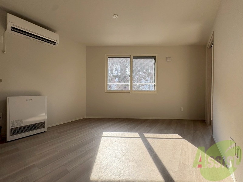 居室・リビング　広々としたリビングですね。使い勝手がよさそうですね！