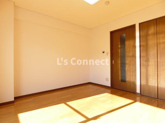 居室・リビング　７．５帖の洋室です。