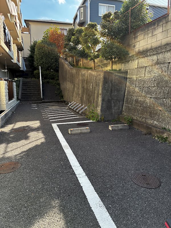 駐車場　敷地内駐車場（空き要確認）