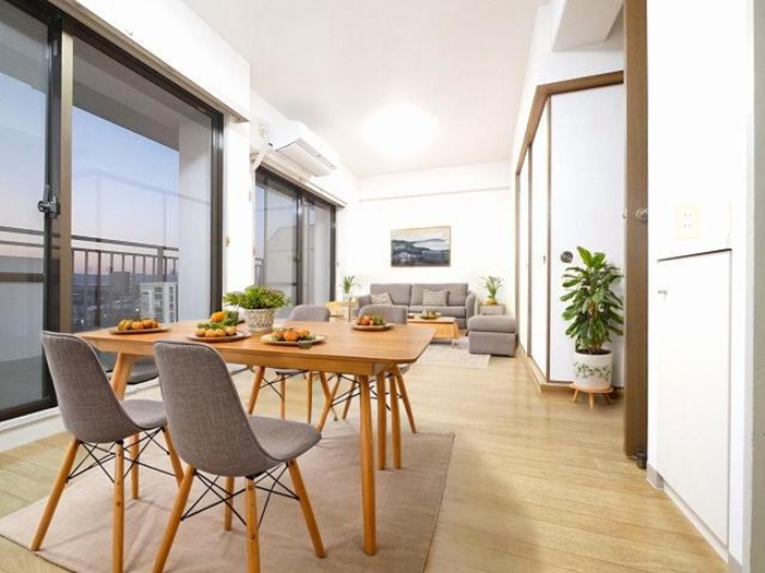 居室・リビング　CGで家具等を配置したもので家具等は含まれません