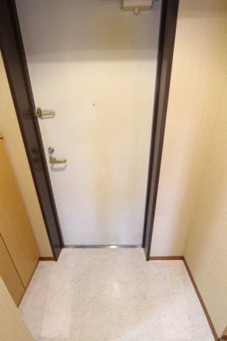 玄関　収納もある玄関です