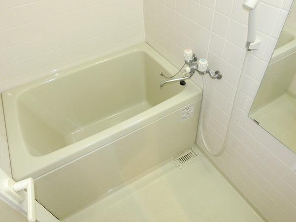 バス・シャワールーム　浴室乾燥機付きバス！