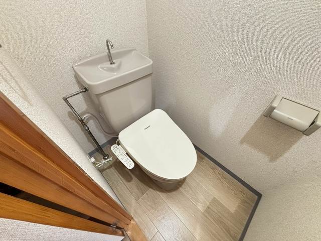 トイレ　別号室の写真です