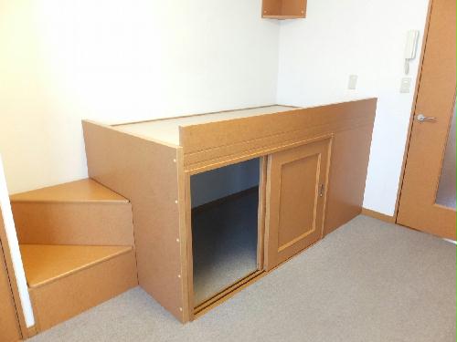 その他部屋・スペース　ベット下大型収納付きです。