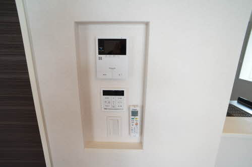 その他設備　モニター付インターホン、給湯設備