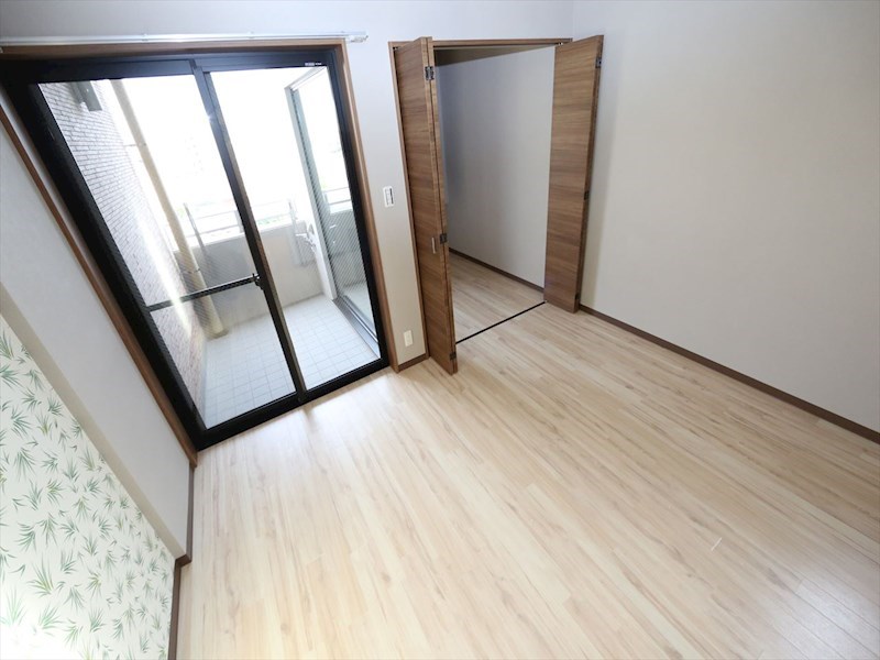 居室・リビング　リビング7.4帖　洋室3帖と繋げても仕切っても使えます