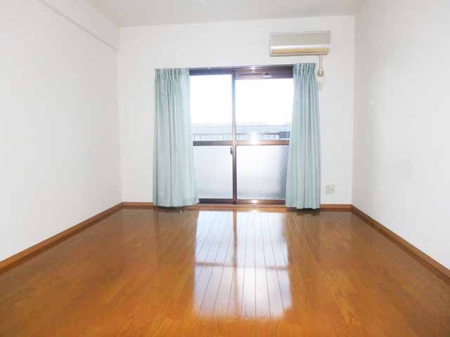 居室・リビング　７．３帖の洋室！