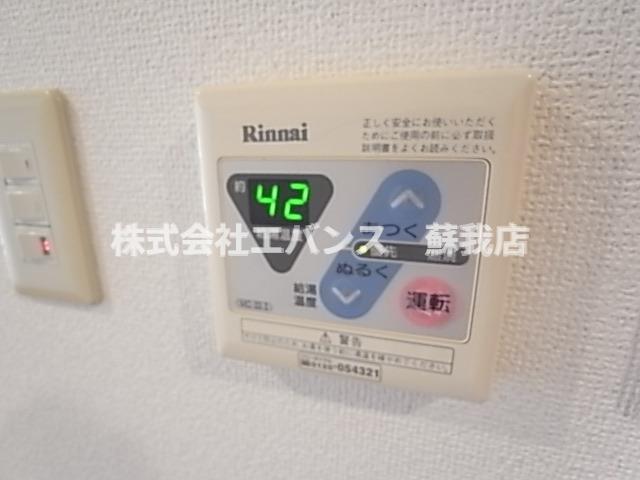 トイレ　落ち着いた色調のトイレです