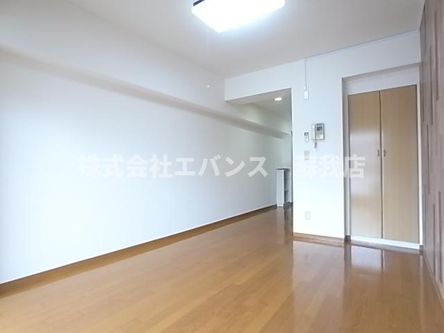 居室・リビング　こちらの居間で趣味の時間をお楽しみください