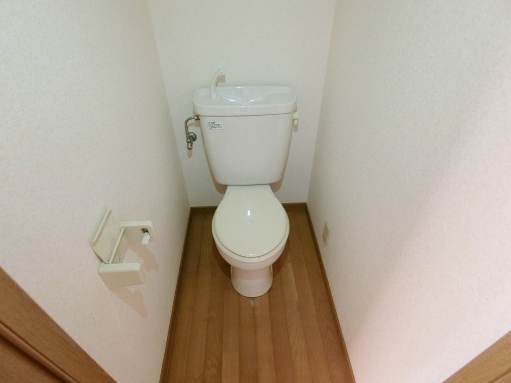 トイレ　トイレ内コンセントございます。