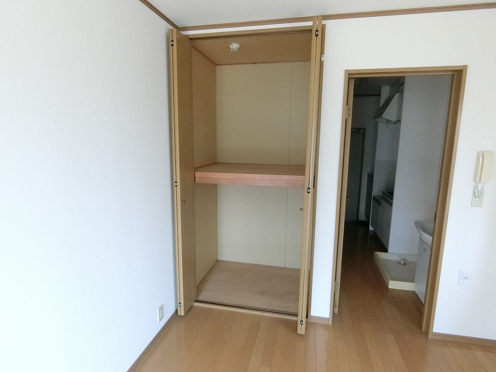 収納　奥行きもたっぷりございます。