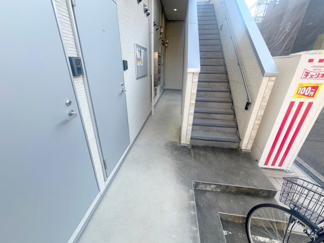 エントランス　落ち着いたエントランスです