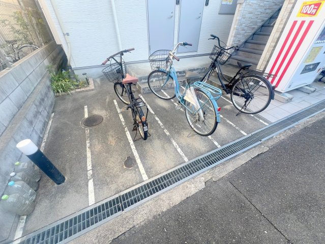 駐車場　敷地内には入居者専用の駐輪スペースもあります。