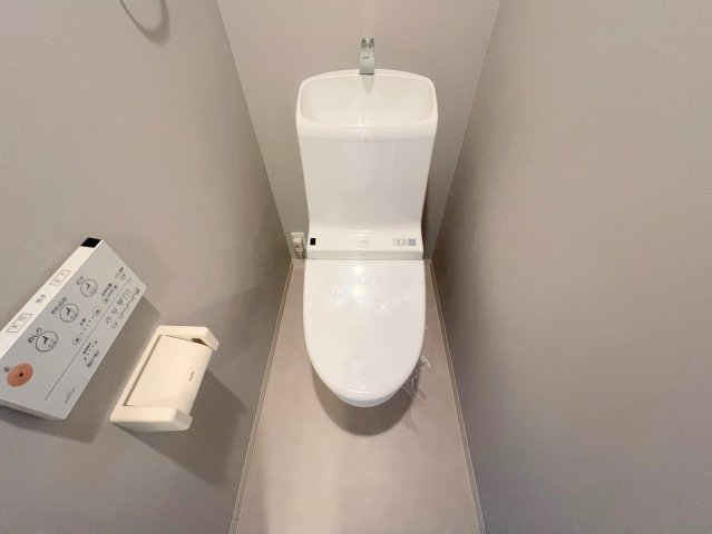 トイレ　綺麗なトイレにはウォシュレット標準装備です。