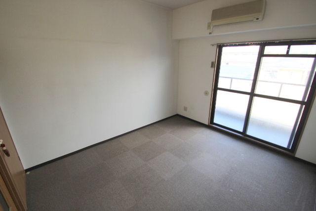 居室・リビング　同物件別号室