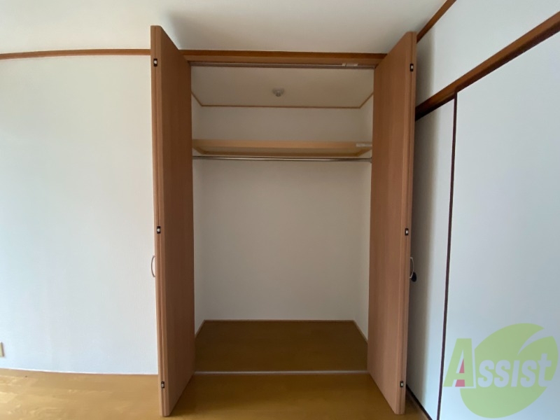 収納　しっかり収納もついています、ロングコートもラクラク収納