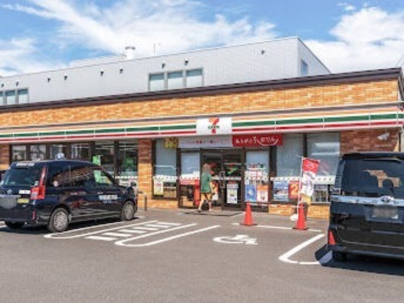 コンビニ　セブンイレブン東札幌5条4丁目店（コンビニ）まで137m