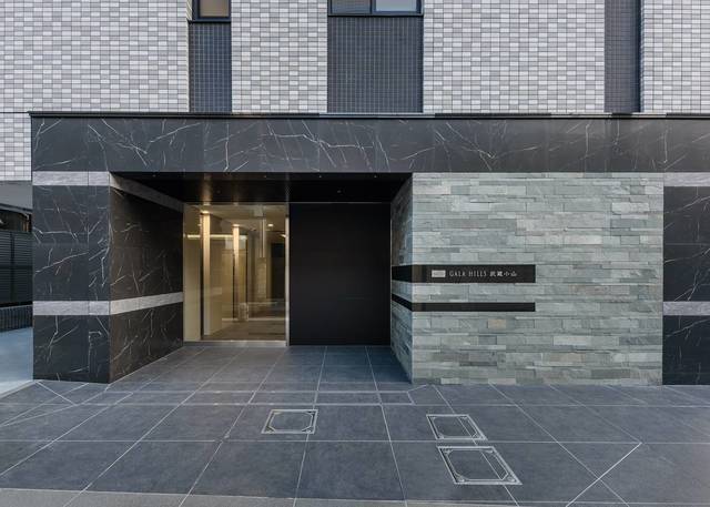 エントランス　ゆとりのあるエントランスです