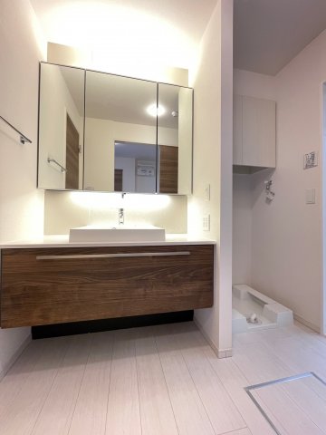 洗面設備　★独立洗面台＆脱衣所！