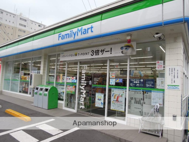コンビニ　ファミリーマート平野甲突店（コンビニ）まで246m
