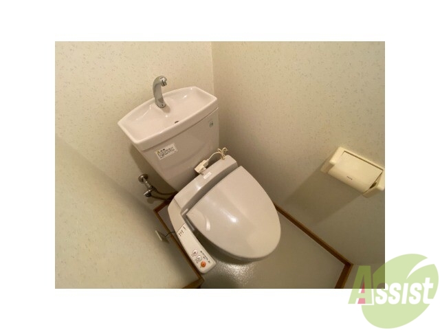 トイレ　トイレはお風呂と別になっていてウォシュレット機能付きです。