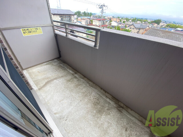 バルコニー　バルコニーが付いているので、洗濯物を干すのにも便利です。