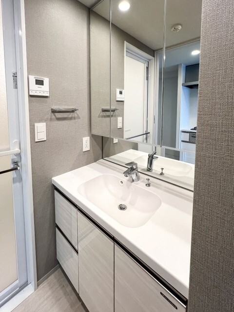 洗面設備　※写真は同タイプ住戸です。