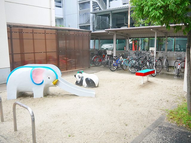 その他共有部分　屋根付きの駐輪場です