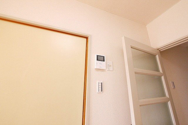 セキュリティ　安心のモニターホン付きインターホンです