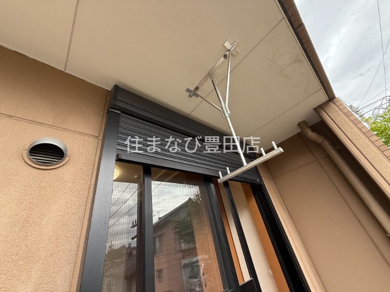 バルコニー　同型別部屋写真：シャッター雨戸無し