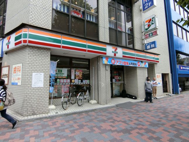 コンビニ　セブンイレブン文京春日1丁目店（コンビニ）まで131m