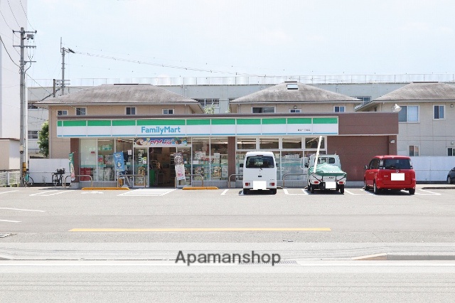 コンビニ　ファミリーマート住吉三丁目店（コンビニ）まで123m