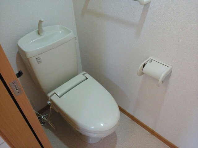トイレ　清潔感のあるトイレです