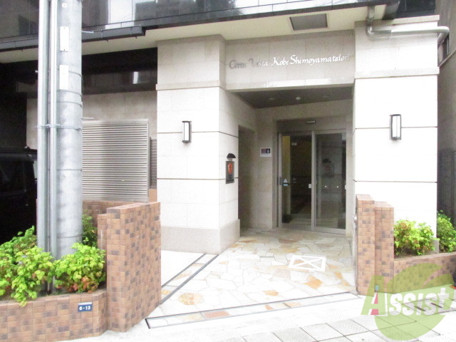 エントランス　入り口を見ただけで綺麗なマンションだと分かりますね