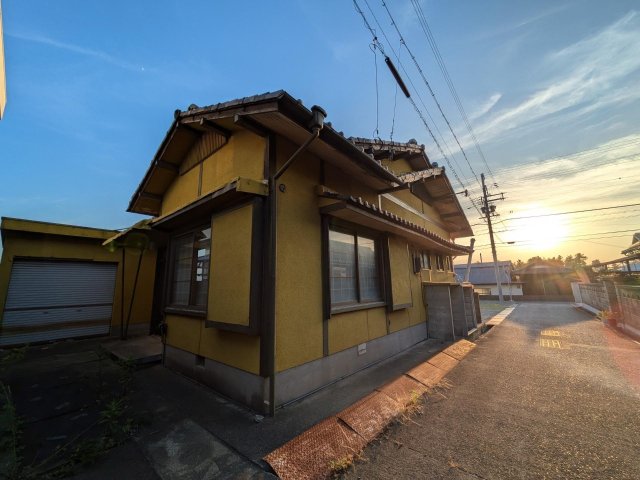 眺望　夕暮れの穏やかな時間。海の近くでゆったりとした暮らし
