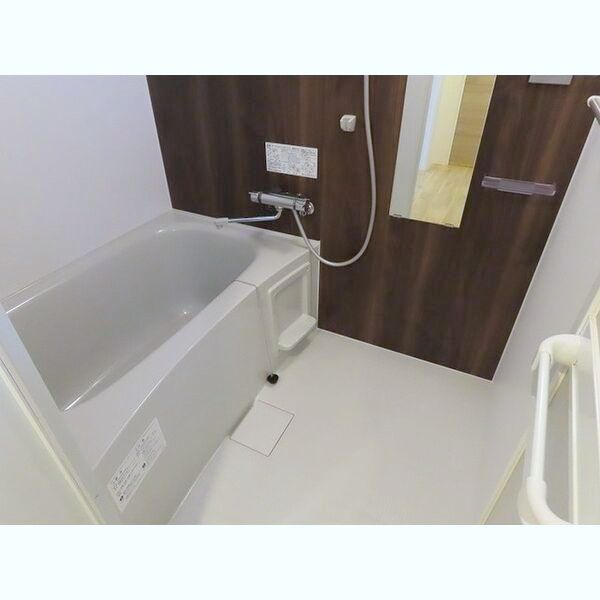 バス・シャワールーム　広々快適なバスルームです♪