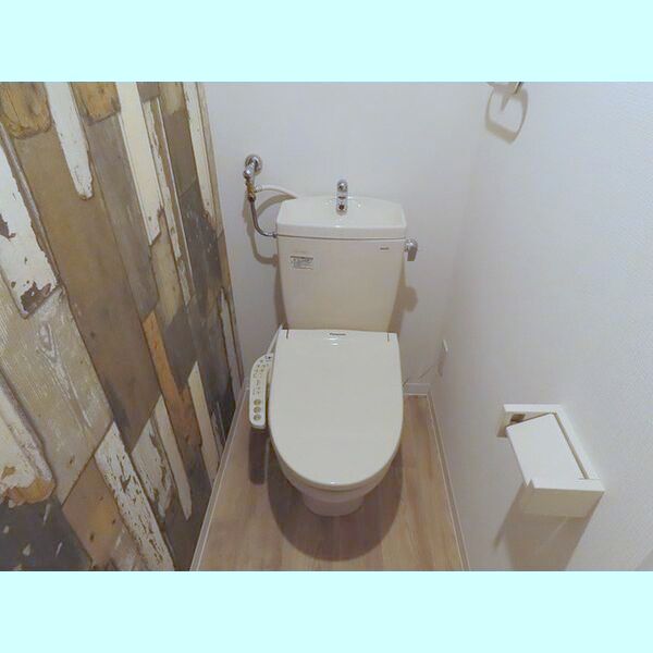 トイレ　快適なウォシュレット付きです♪