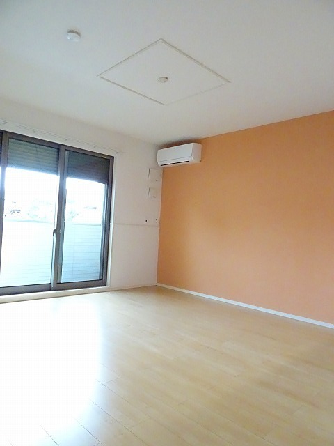 居室・リビング　南向きのリビングです。