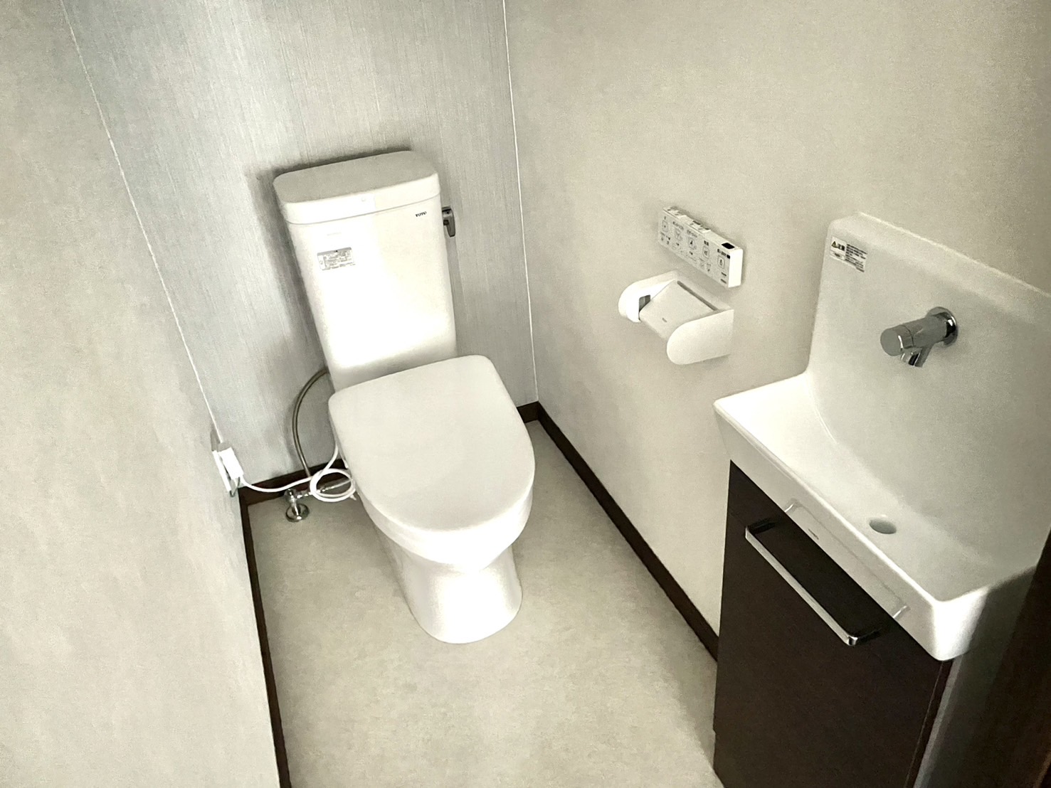 トイレ　温水洗浄便座