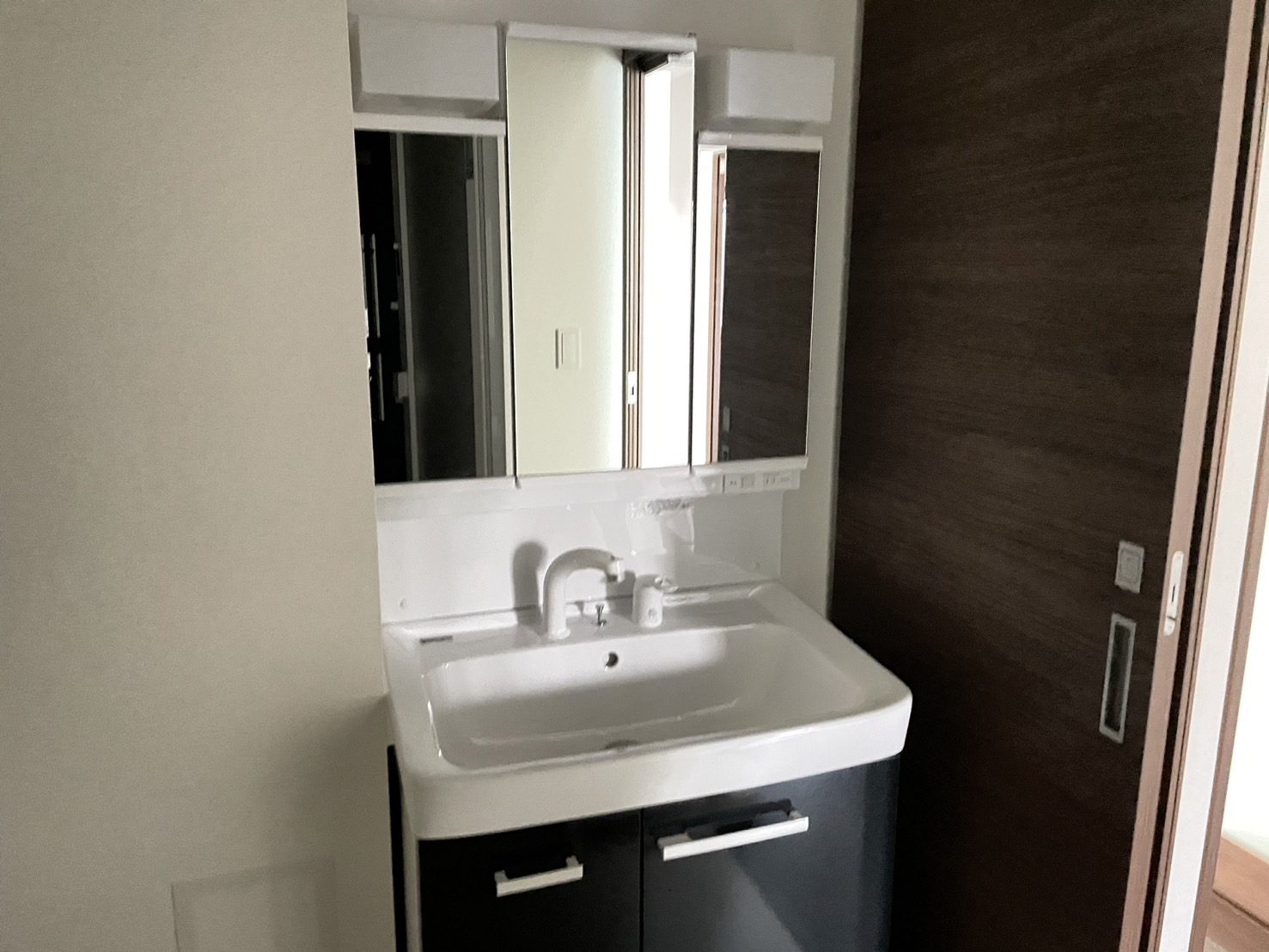 洗面設備　洗髪洗面化粧台