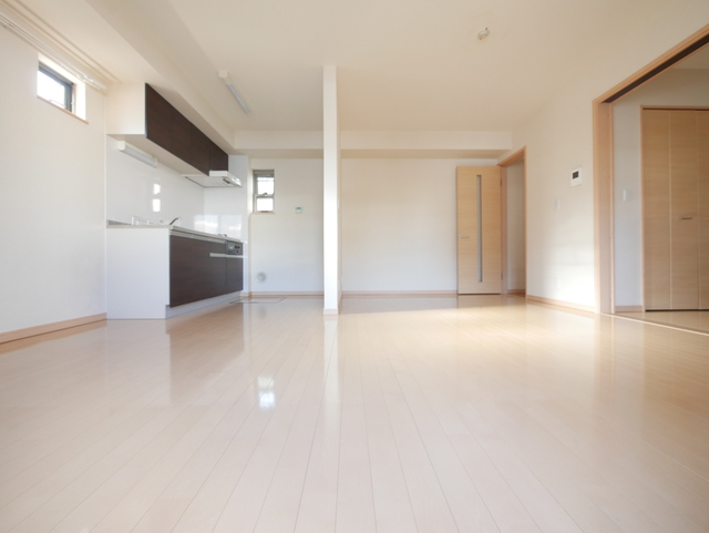 居室・リビング　★フローリングの綺麗なリビングルームですね★