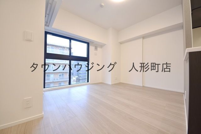 居室・リビング　フロアにより壁紙が違う場合あり