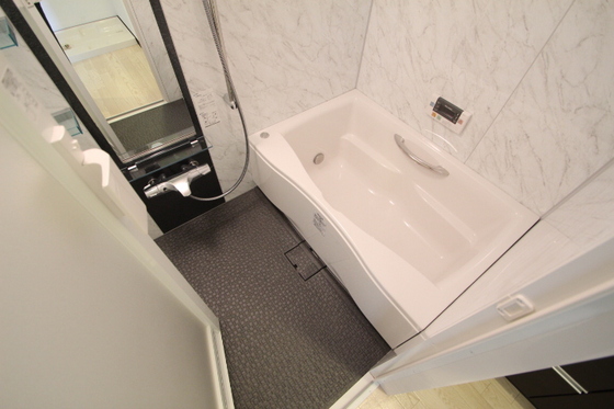 バス・シャワールーム　※別部屋の写真です