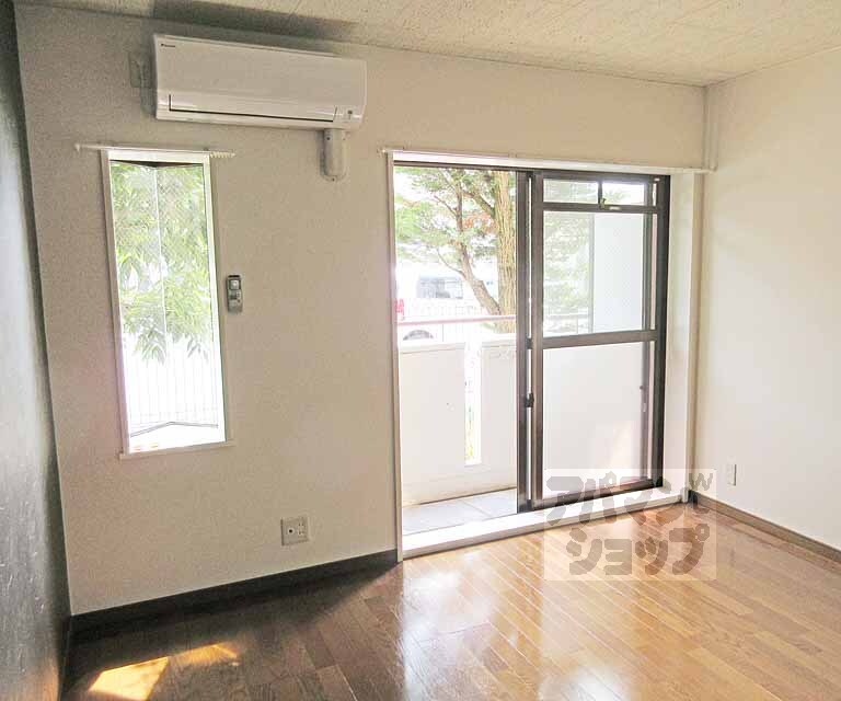 居室・リビング　明るく風通し・な洋室です