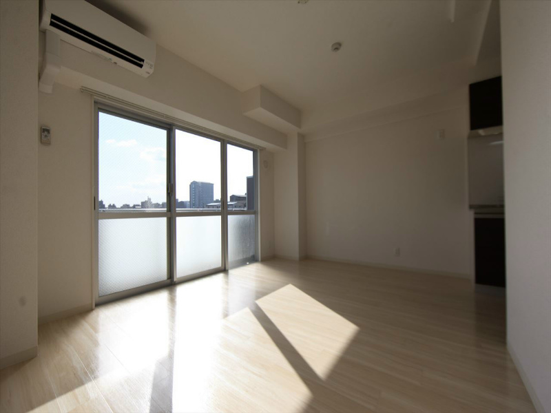 居室・リビング　ＬＤＫ11.4帖　エアコン完備　南面バルコニー