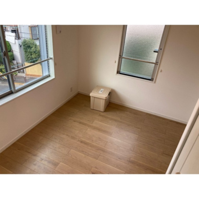 居室・リビング　２面採光のお部屋