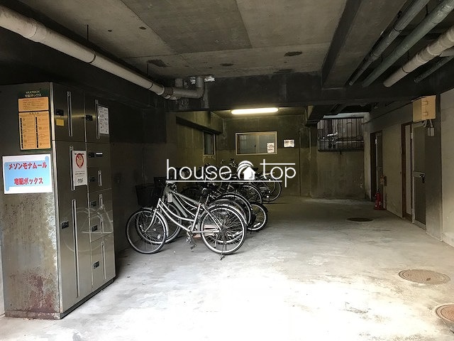 その他共有部分　地下駐輪スペースと宅配ＢＯＸは嬉しいですね♪